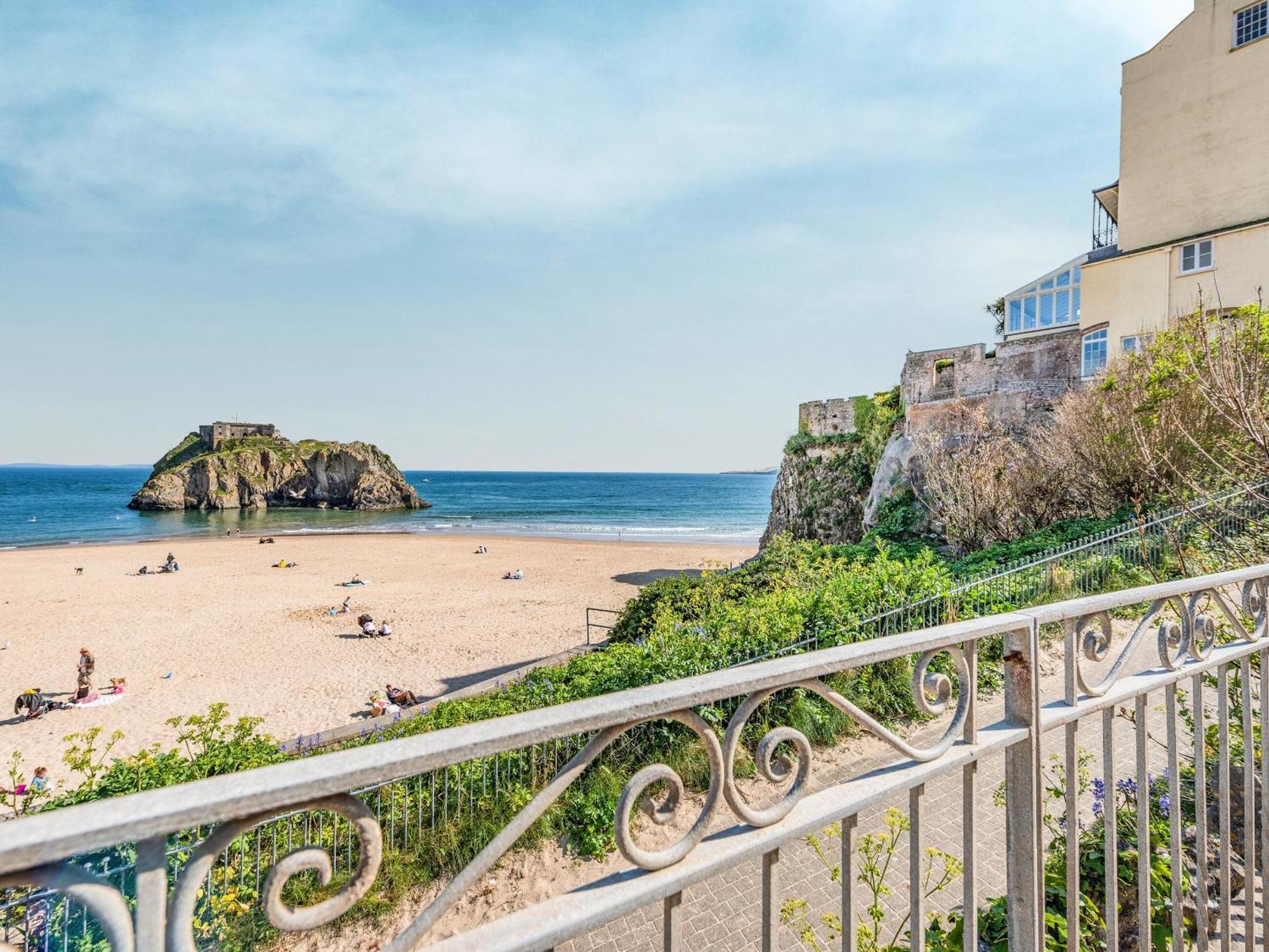 Ocean Waves Villa Tenby Ngoại thất bức ảnh